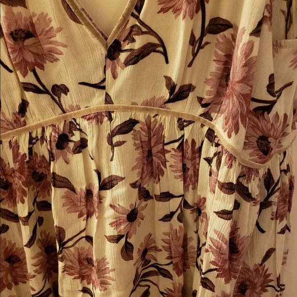 Cream colored blouse with pink florals from AE - Picture 2 of 6